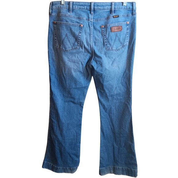 36x33 Wrangler Men's Bootcut Jeans Trouser Boot Distress Denim Cowboy Stretch - Picture 1 of 6